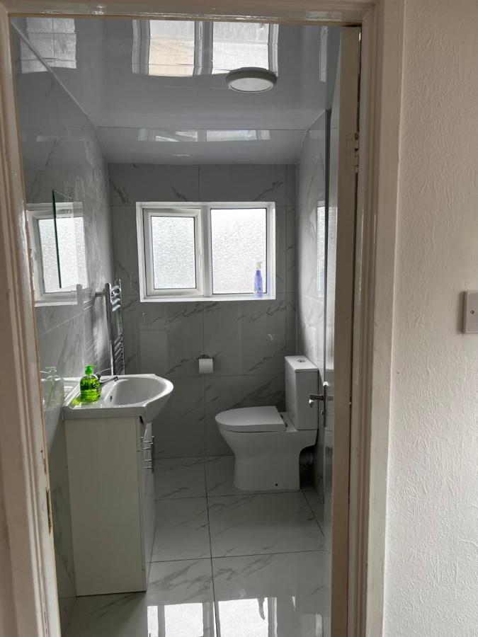 Good Priced Single Rooms In Hayes Northolt  Kültér fotó