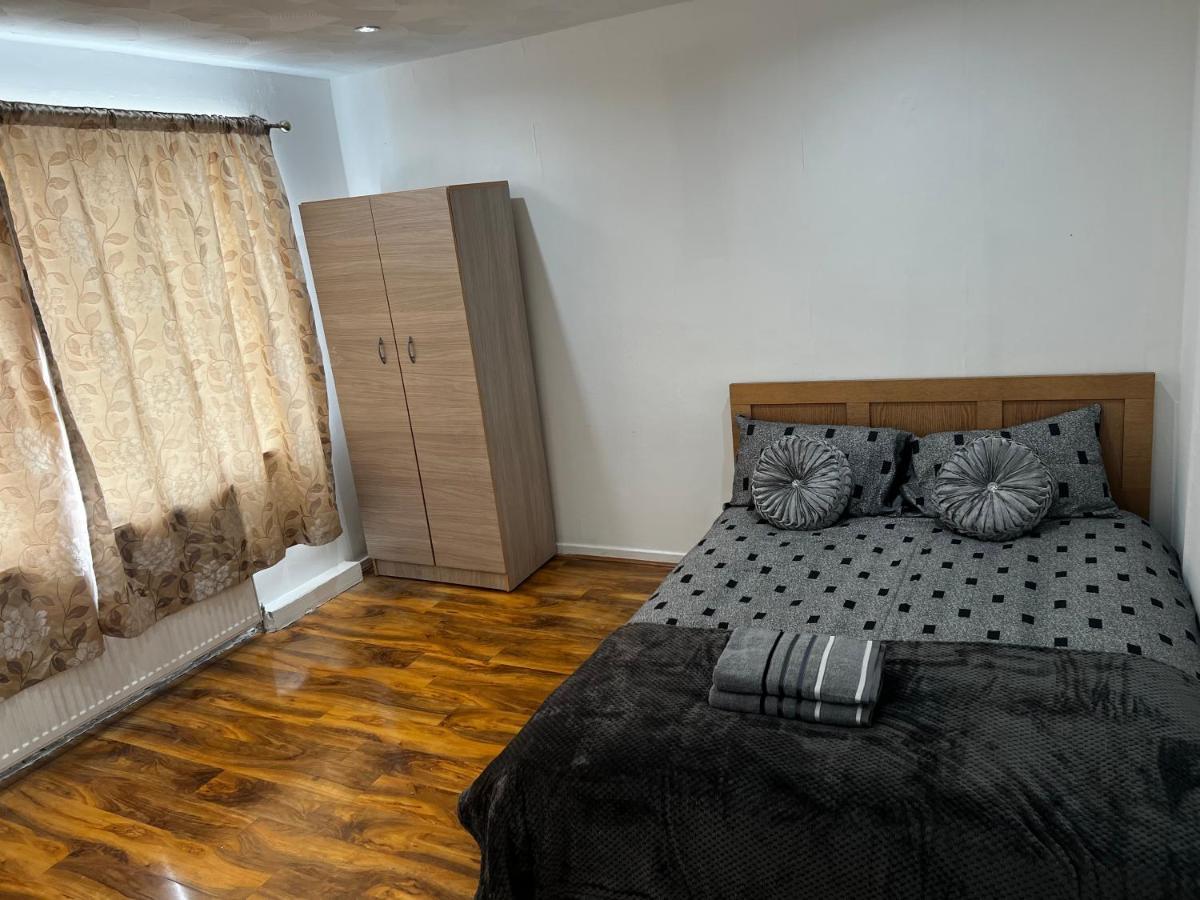 Good Priced Single Rooms In Hayes Northolt  Kültér fotó