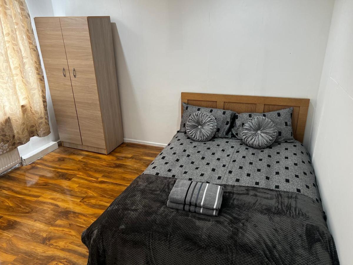 Good Priced Single Rooms In Hayes Northolt  Kültér fotó